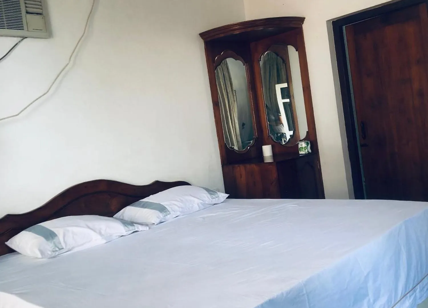 Sarojeni Apartments And Rooms location
