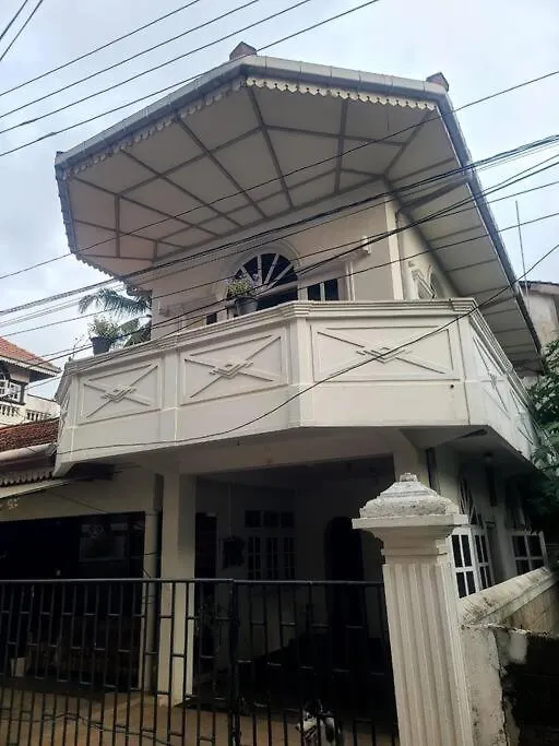 Sarojeni Apartments And Rooms Negombo